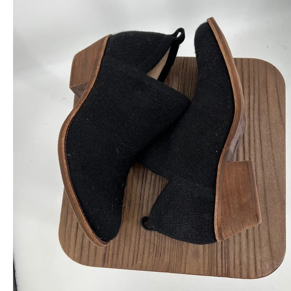 Söfft Black Wool Blend V-Cut Ankle Booties Block Heel, Size 7